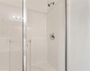 325 Crosscreek Drive - Photo Thumbnail 16