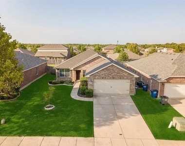 325 Crosscreek Drive - Photo Thumbnail 2