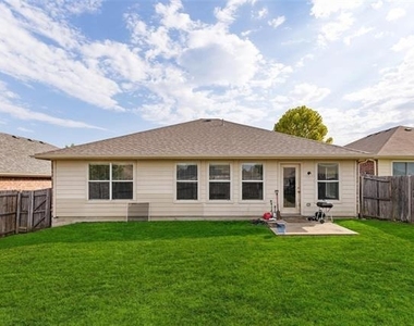 325 Crosscreek Drive - Photo Thumbnail 25