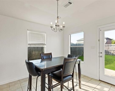 325 Crosscreek Drive - Photo Thumbnail 14