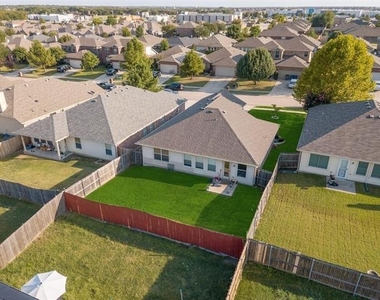 325 Crosscreek Drive - Photo Thumbnail 24