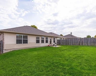 325 Crosscreek Drive - Photo Thumbnail 22