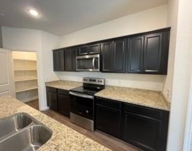 901 Bois D Arc Lane - Photo Thumbnail 3