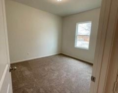 901 Bois D Arc Lane - Photo Thumbnail 5