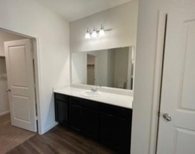 901 Bois D Arc Lane - Photo Thumbnail 9
