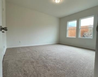 901 Bois D Arc Lane - Photo Thumbnail 2