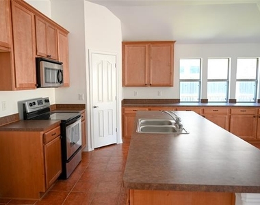2204 Rockport Drive - Photo Thumbnail 6