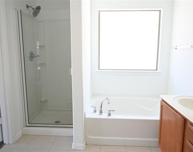 2204 Rockport Drive - Photo Thumbnail 17