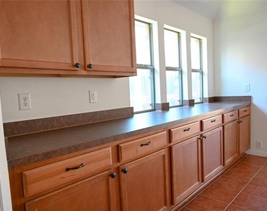 2204 Rockport Drive - Photo Thumbnail 8