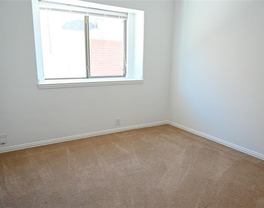 2204 Rockport Drive - Photo Thumbnail 23