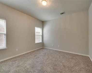 8300 Lonesome Spur Trail - Photo Thumbnail 11