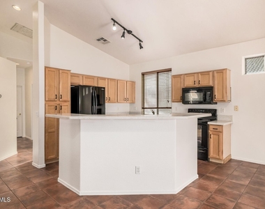2205 S Harper -- - Photo Thumbnail 9