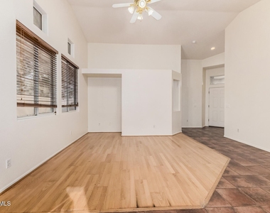 2205 S Harper -- - Photo Thumbnail 14