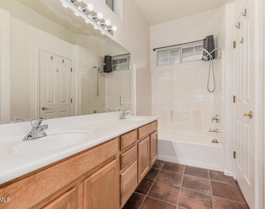 2205 S Harper -- - Photo Thumbnail 21