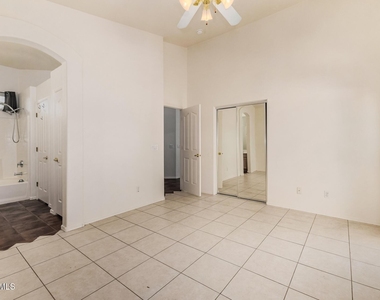 2205 S Harper -- - Photo Thumbnail 18