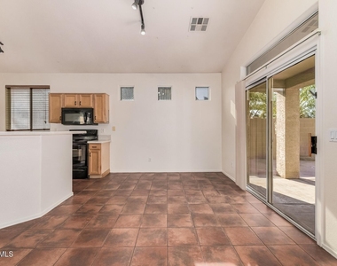 2205 S Harper -- - Photo Thumbnail 11