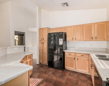 2205 S Harper -- - Photo Thumbnail 8
