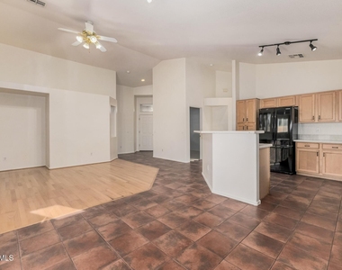 2205 S Harper -- - Photo Thumbnail 10