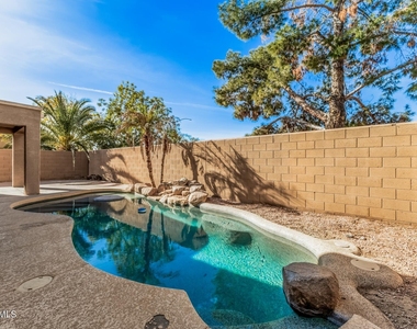 2205 S Harper -- - Photo Thumbnail 4