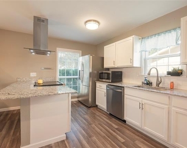 2211 Yewpon Drive - Photo Thumbnail 7