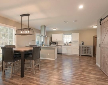 2211 Yewpon Drive - Photo Thumbnail 5