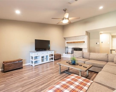 2211 Yewpon Drive - Photo Thumbnail 11