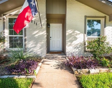 2211 Yewpon Drive - Photo Thumbnail 2