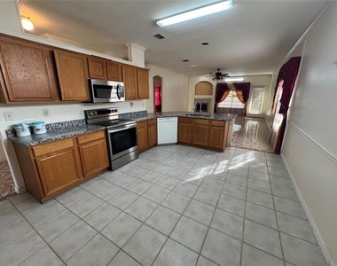 12928 Honey Locust Circle - Photo Thumbnail 3