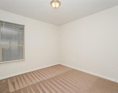 1016 Napier Way - Photo Thumbnail 8