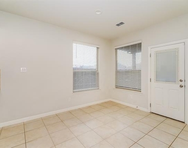 1016 Napier Way - Photo Thumbnail 5