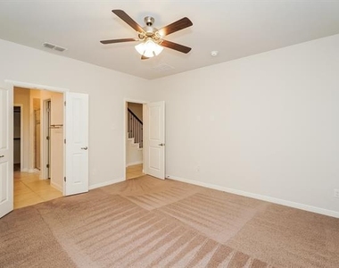 1016 Napier Way - Photo Thumbnail 7
