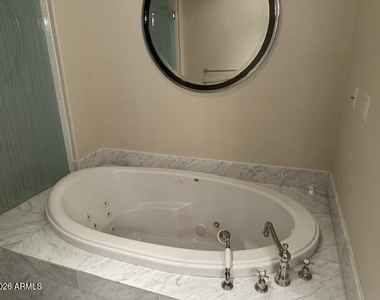 2201 E Grapevine Drive - Photo Thumbnail 12