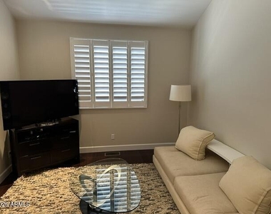 2201 E Grapevine Drive - Photo Thumbnail 5