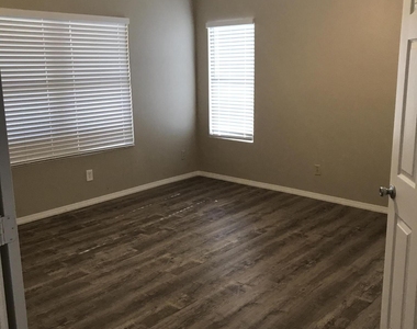 18871 N 75th Drive - Photo Thumbnail 6