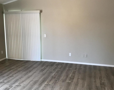 18871 N 75th Drive - Photo Thumbnail 4
