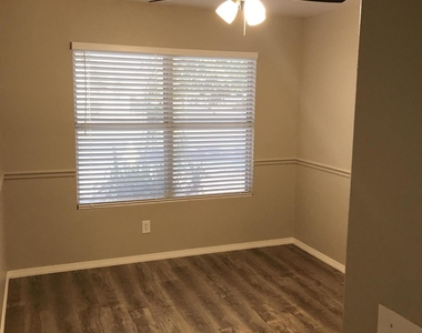 18871 N 75th Drive - Photo Thumbnail 10