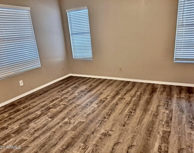 18871 N 75th Drive - Photo Thumbnail 7