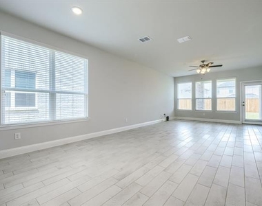 724 Portina Drive - Photo Thumbnail 8