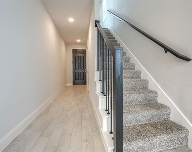724 Portina Drive - Photo Thumbnail 19
