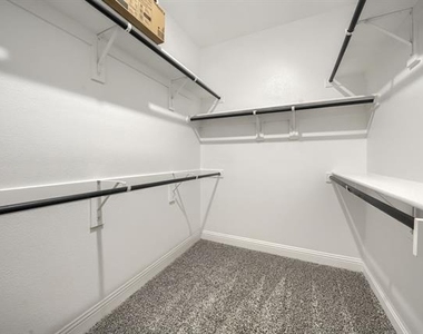 724 Portina Drive - Photo Thumbnail 16