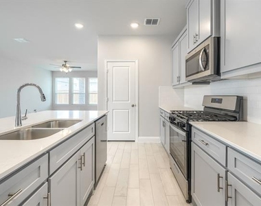 724 Portina Drive - Photo Thumbnail 5