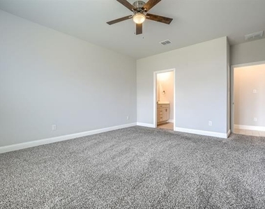 724 Portina Drive - Photo Thumbnail 13
