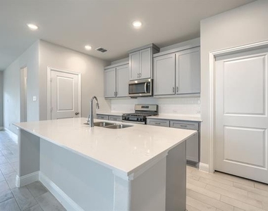 724 Portina Drive - Photo Thumbnail 4