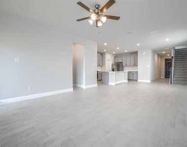 724 Portina Drive - Photo Thumbnail 10