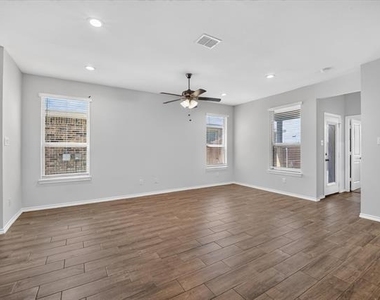 3304 Shortgrass Lane - Photo Thumbnail 4