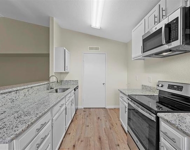 6005 Dooley Drive - Photo Thumbnail 6