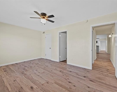 6005 Dooley Drive - Photo Thumbnail 11