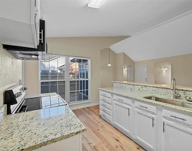 6005 Dooley Drive - Photo Thumbnail 7