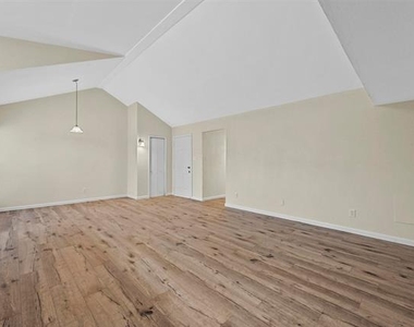 6005 Dooley Drive - Photo Thumbnail 3