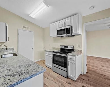 6005 Dooley Drive - Photo Thumbnail 5